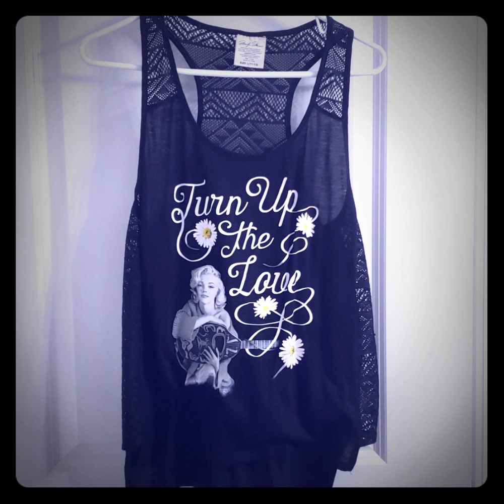 Black muscle tee
